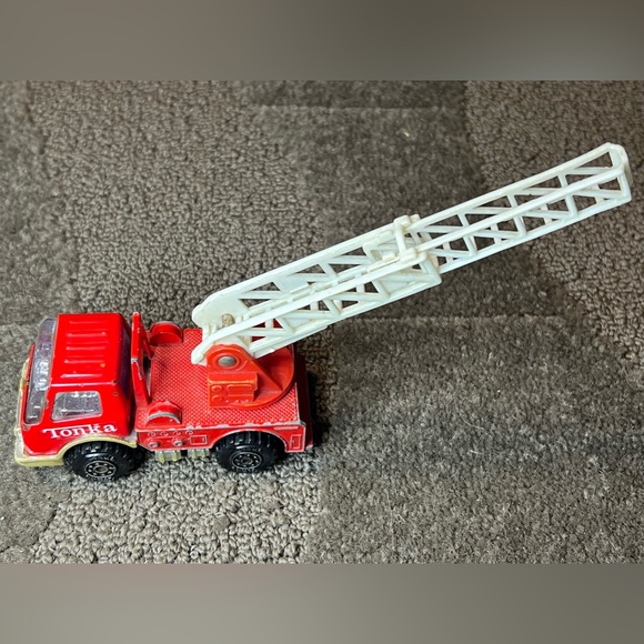 1992 Vintage Tonka Fire Truck Engine with Ladder Metal & Plastic Vehicle Toy - Picture 6 of 12